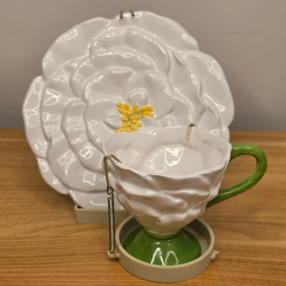 Vintage‎ Teleflora Gift Ceramic Teacup & White Rose Flower Saucer With Stand